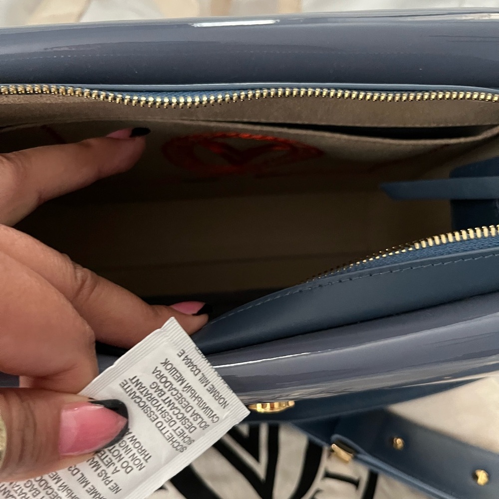 Valentino Blue Patent Leather Women's Bag new no tags - Picture 3 of 13
